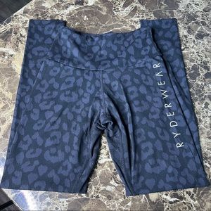 ANIMAL INSTINCTS SCRUNCH BUM LEGGINGS - BLACK